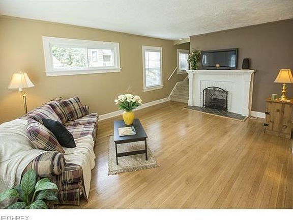 3rd image of 4011 W 160th St