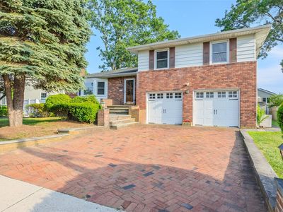 121 Henry Street, Massapequa, NY, 11758