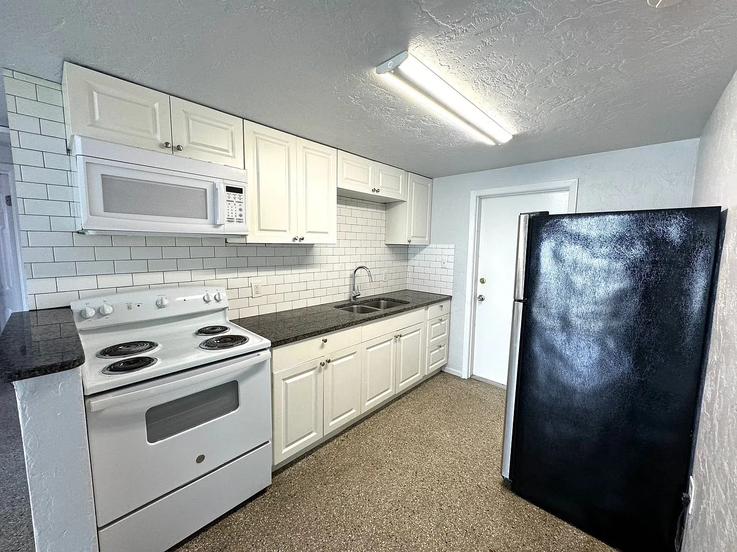 319 & 321 9th St Dr W — Photo 3