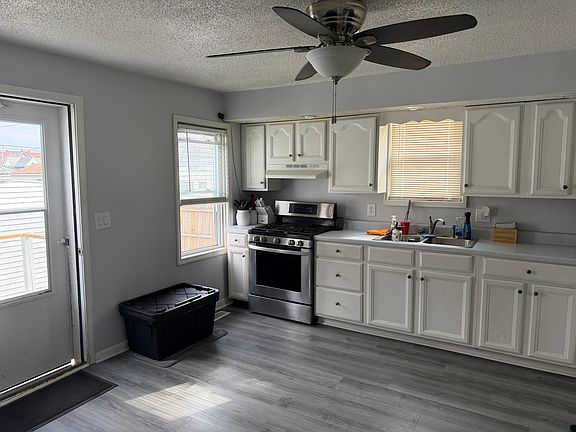 3rd image of 430 W Washington St