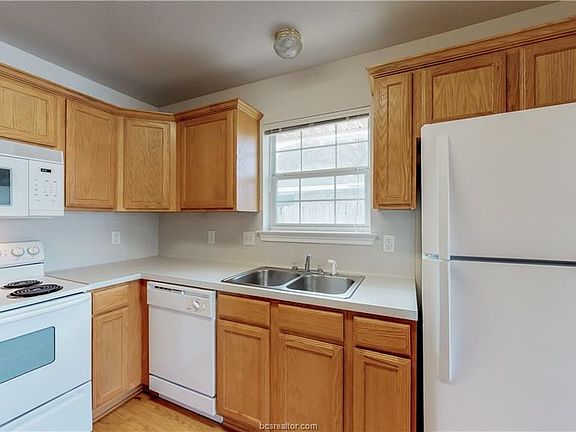 4th image of 3759 Oldenburg Ln