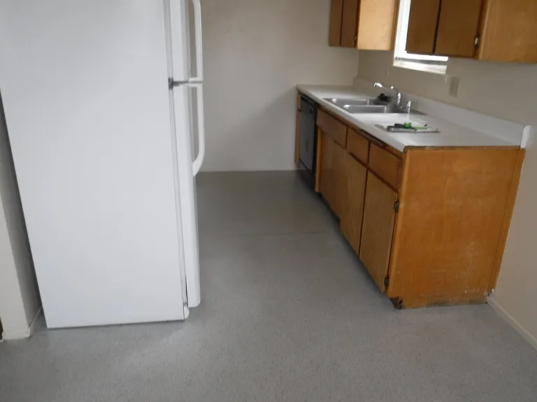 1348 Hobart Dr — Photo 4