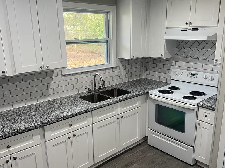 426 Foster St — Photo 2