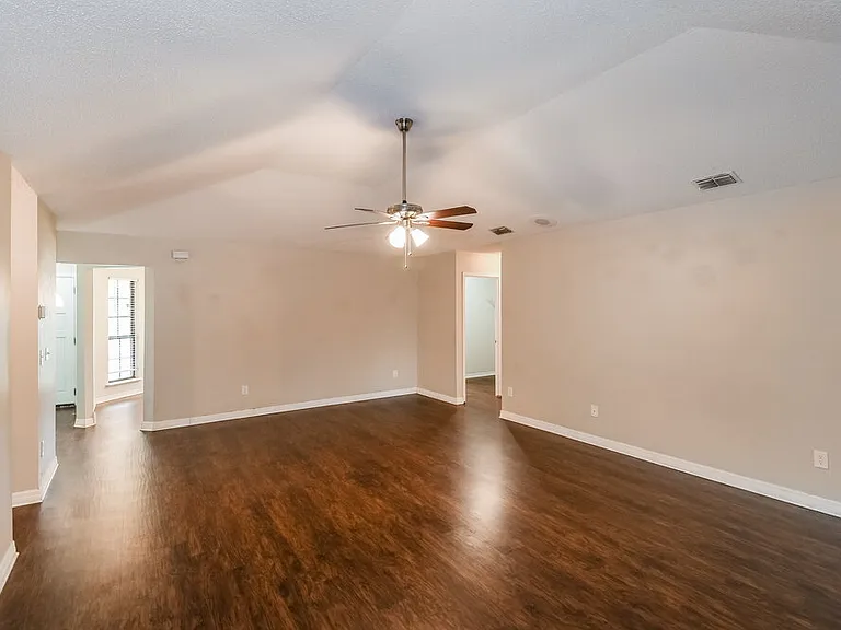 8468 Hamden Rd — Photo 4