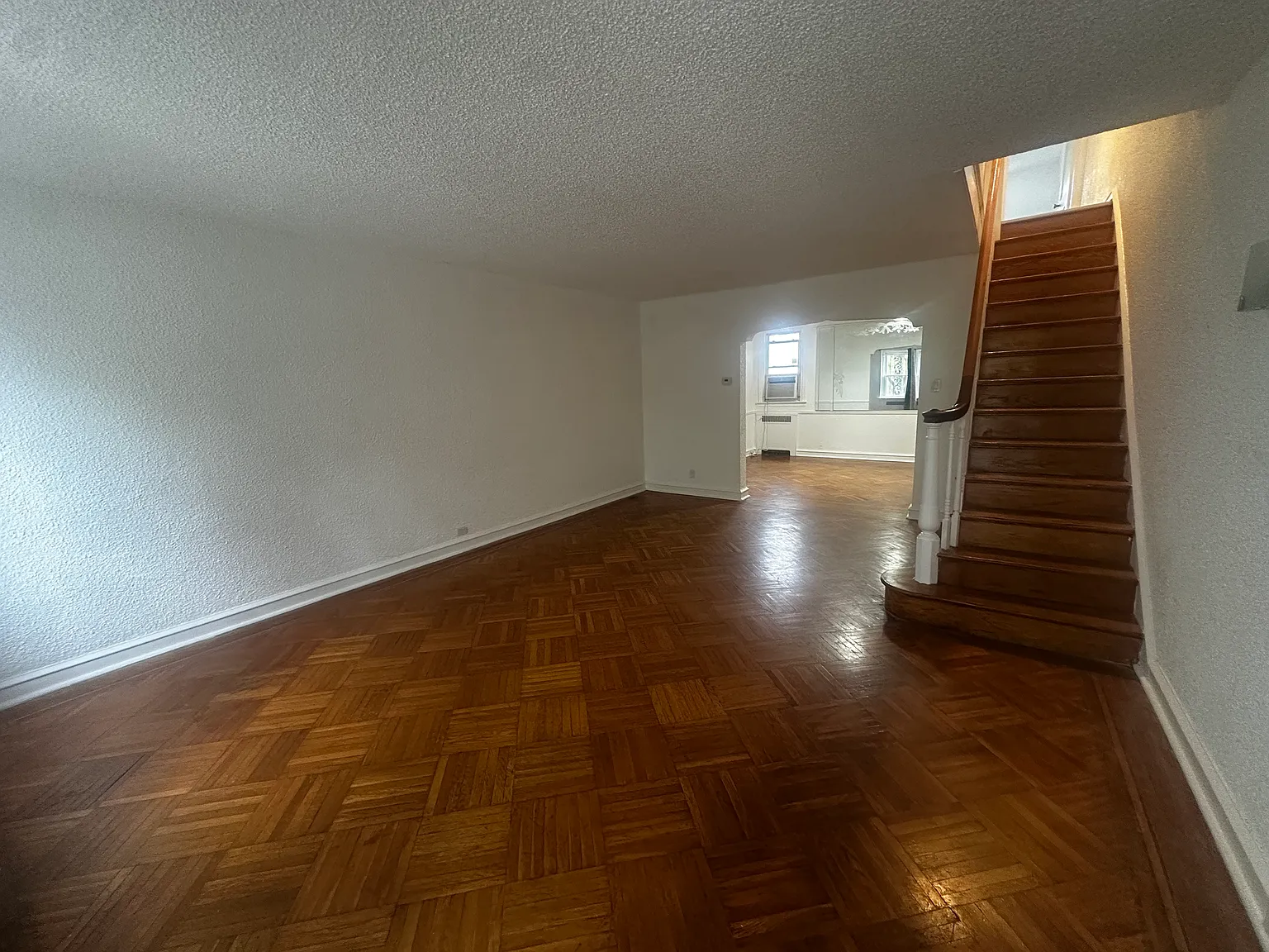 3 bed, 1.5 bath, 1472 sqft, $2,100 — Photo 3