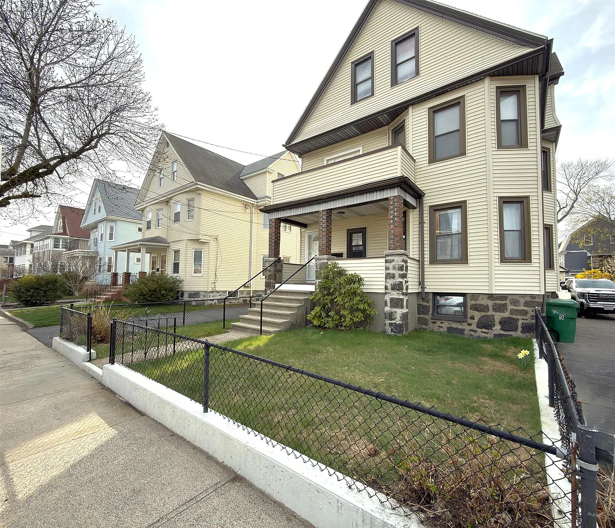 Building Photo - 9 Amaranth Ave #2