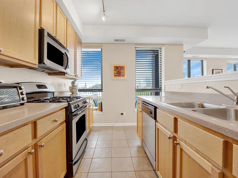 343 W Old Town Ct #504 — Photo 9