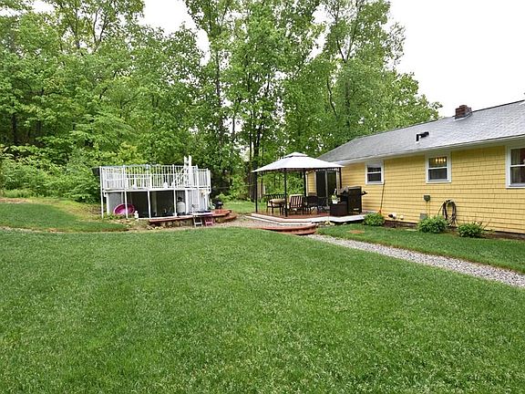 3rd image of 45 Maureen Dr
