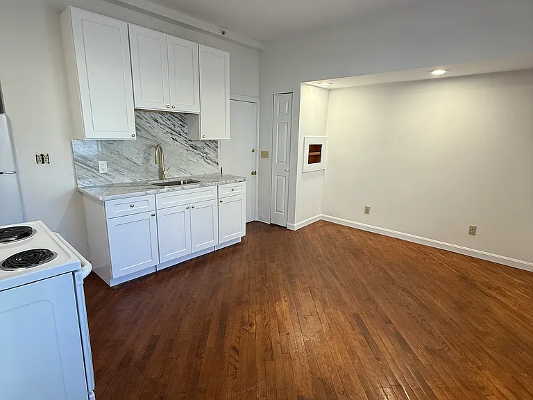 313 Essex St #105 — Photo 10