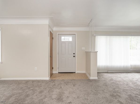 902 Diana Ave, Akron, OH 44307