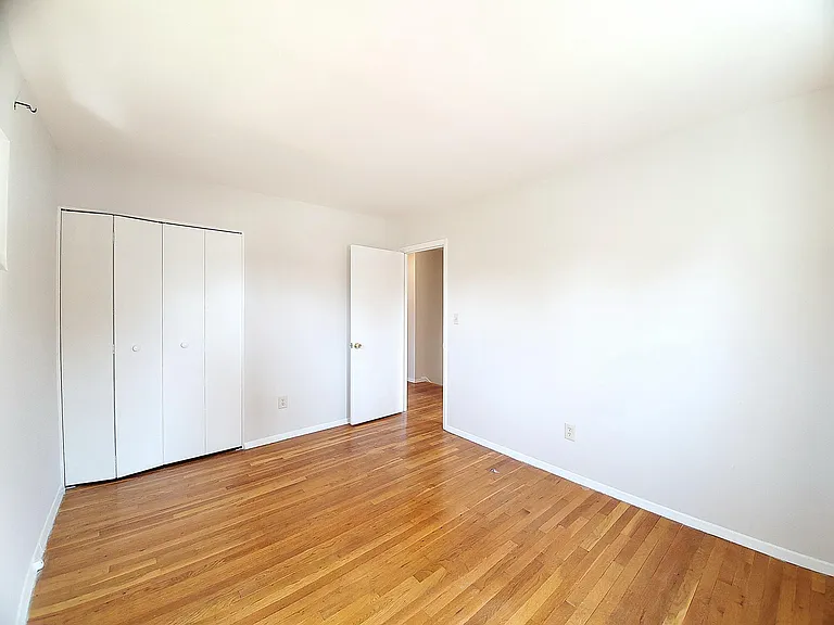 702 W Edmonston Dr — Photo 19
