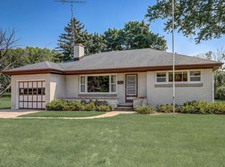 221 W Jefferson St, Elkhorn, WI 53121