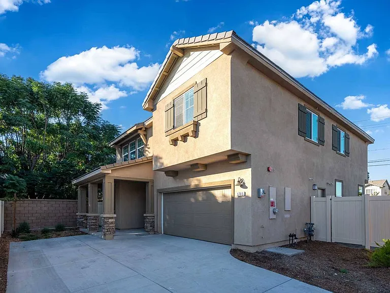 1705 Park Place Ln — Photo 32