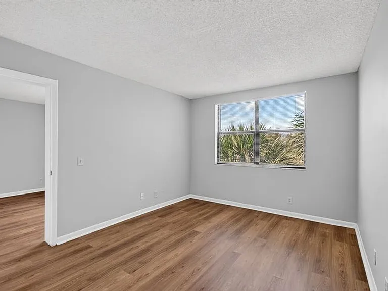 760 Executive Center Dr #32-12-32 — Photo 7