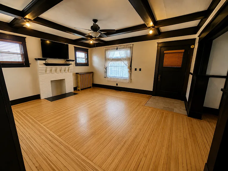 Living Room/Front Enterance