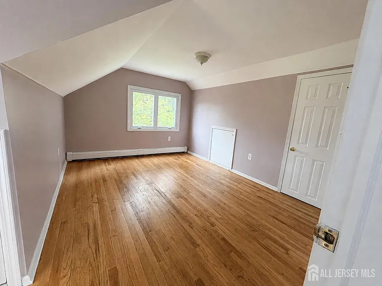 580 Village Rd W — Photo 30