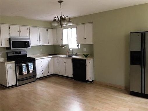 4th image of 210 Saint Thomas St