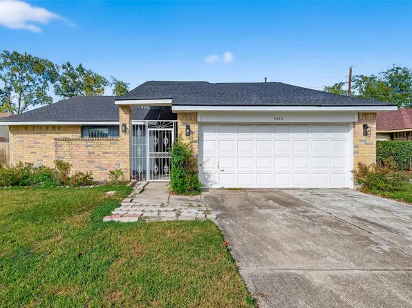5530 Oak Falls Dr, Houston, TX 77066