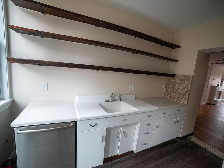 2138 Sears St — Photo 13
