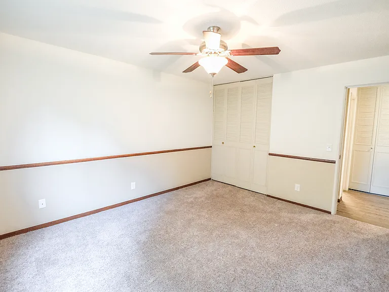 Lakehill Apartments — Photo 28