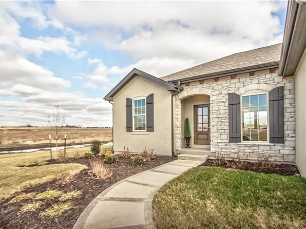18819 Weaver St, Spring Hill, KS 66083