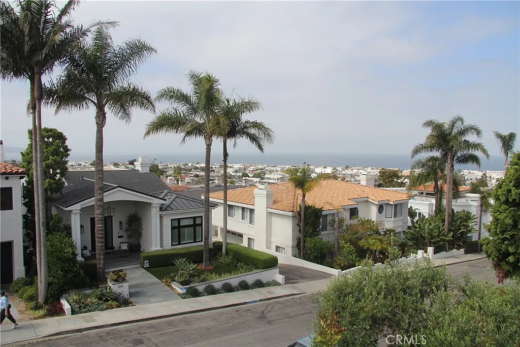 4 bed, 2.5 bath, 2914 sqft, $16,000 — Photo 4