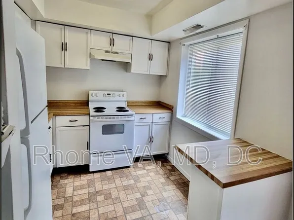 3220 S 28th St APT 204, Alexandria, VA 22302
