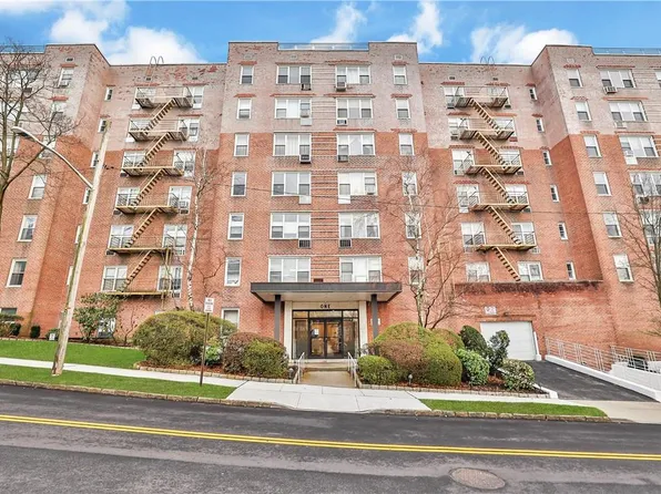 1 Oakridge Place #2D, Eastchester, NY 10709
