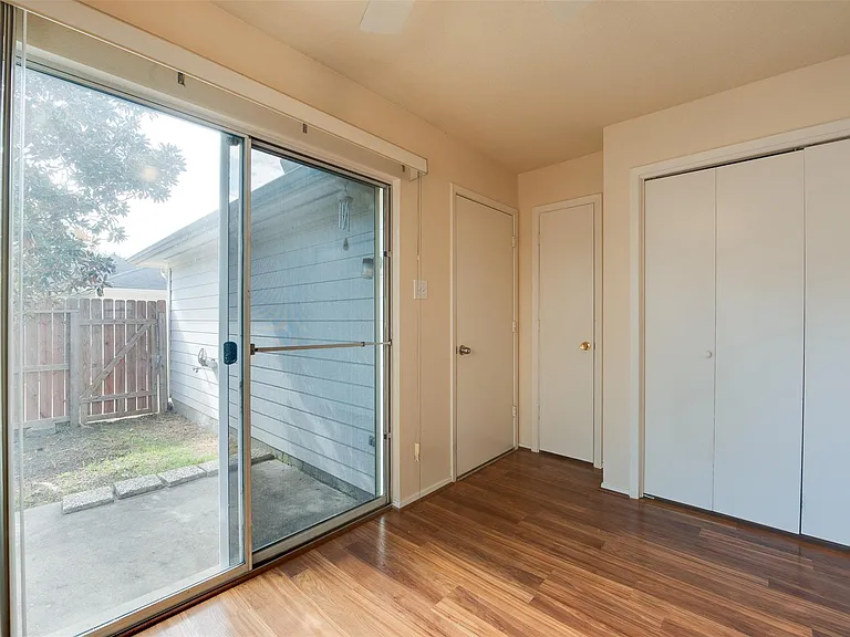 6129 Lone Prairie Way — Photo 17