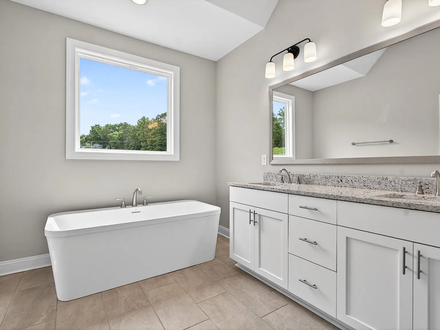 3 bed, 2.5 bath, 1760 sqft, $2,200 — Photo 3