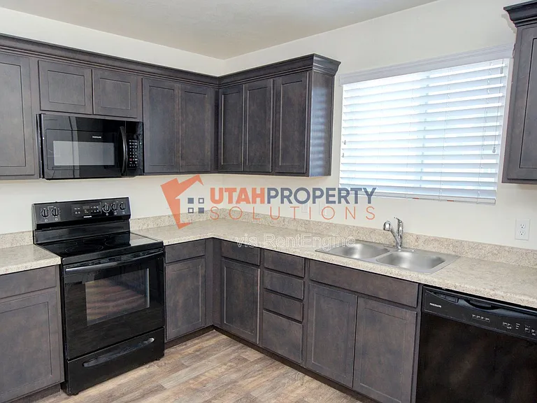 8172 N Broken Spoke Ln — Photo 5