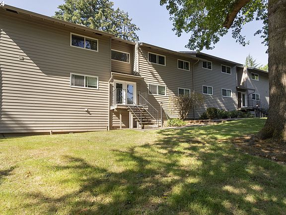 2nd image of 11377 SW Springwood Dr Unit 34