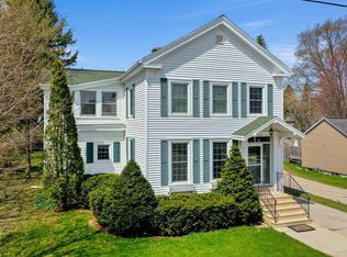 612 N 6th St, Manitowoc, WI 54220