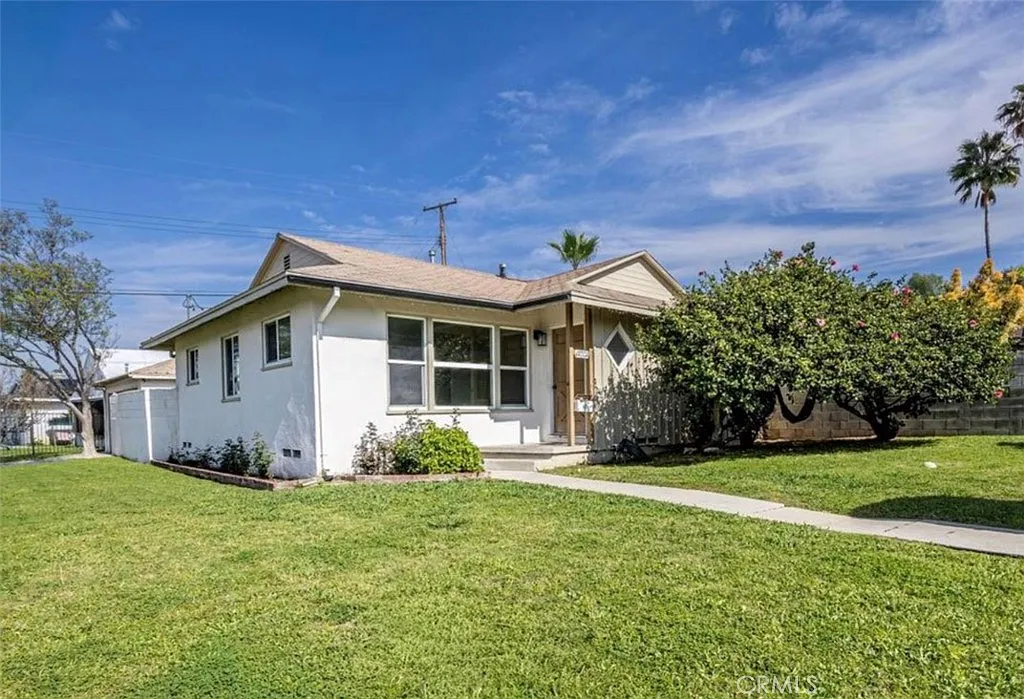 3 bed, 1112 sqft, $3,800 — Photo 2