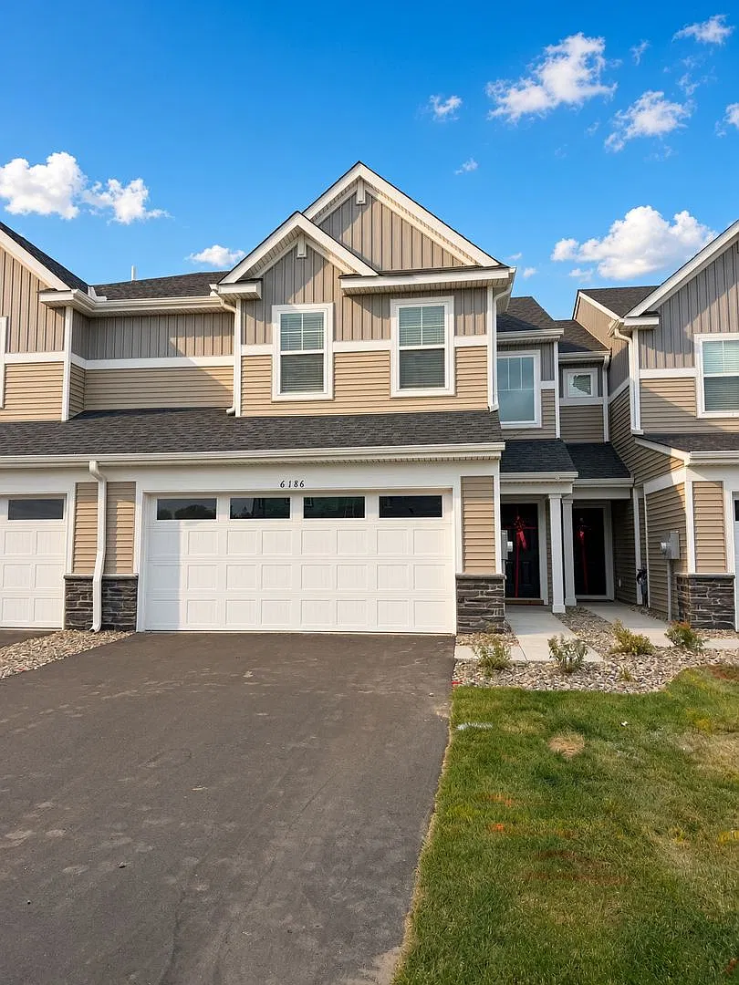 Brand New Contruction 3Bed 2.5Bath Townhome in Forest Lake! — Photo 2