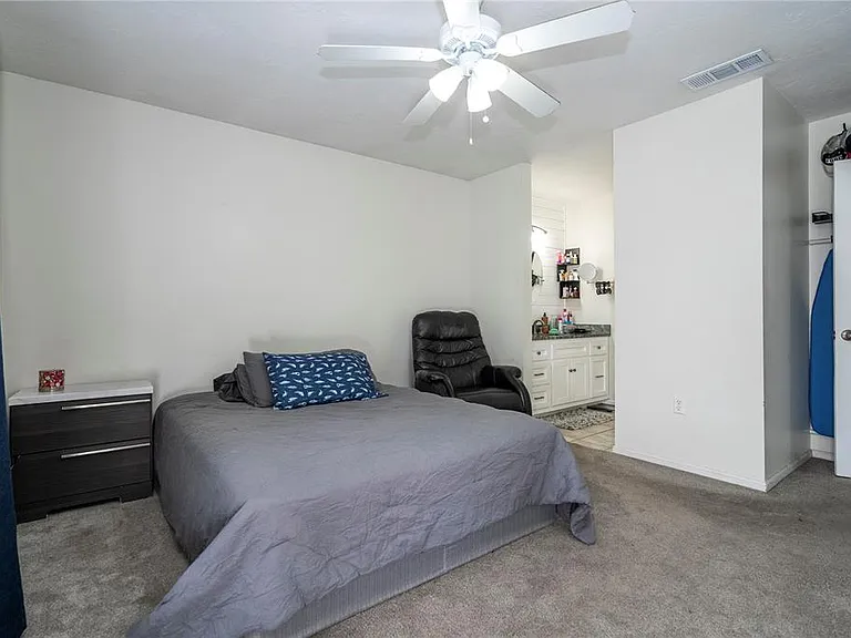 1594 Frances St — Photo 13