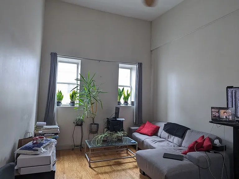 130 E State St — Photo 1