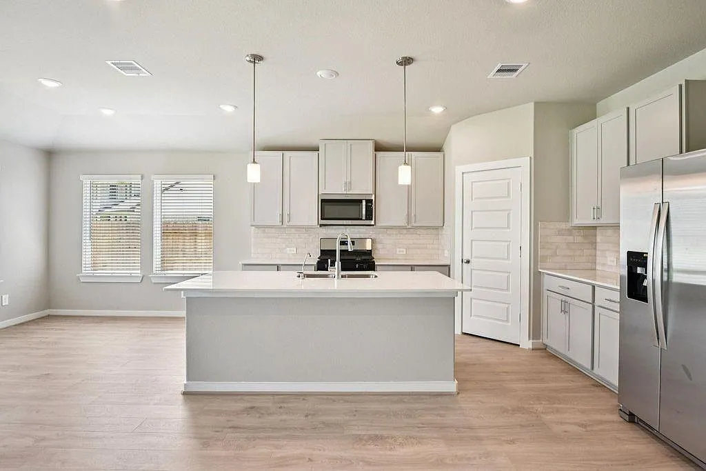 4 bed, 3.0 bath, 2200 sqft, $2,500 — Photo 1