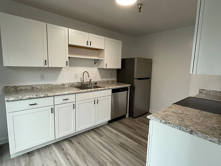Skidmore Apartments — Photo 11