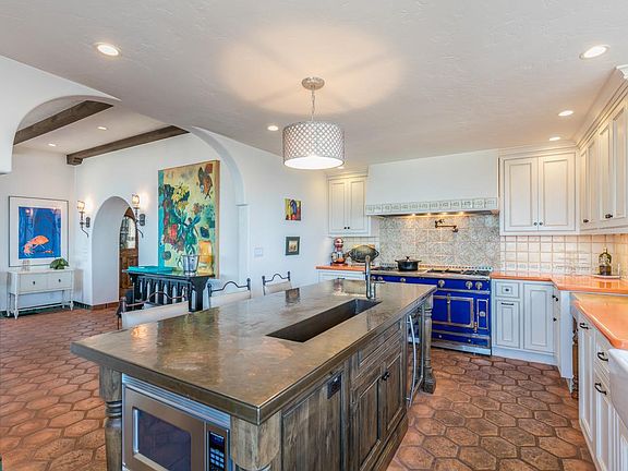 3rd image of 268 Lombard St