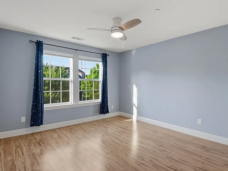 623 Streamside Ln — Photo 28