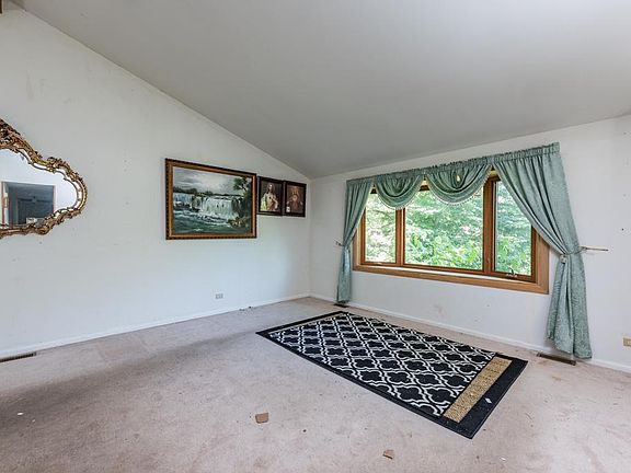 4th image of 436 Garnett Ave