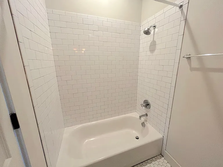 1212 E Broad St — Photo 16