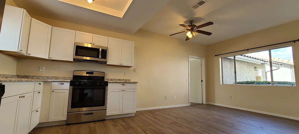open ktchn to dining area, right off garage - 1388 Palomar Pl