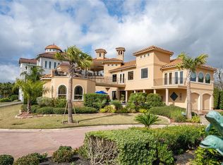522 Villa Dr, Seabrook, TX 77586