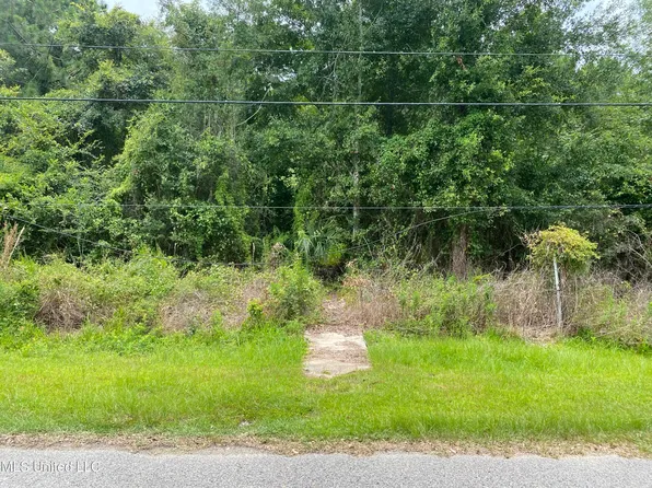 2055 Bienville Ave, Bay Saint Louis, MS 39520