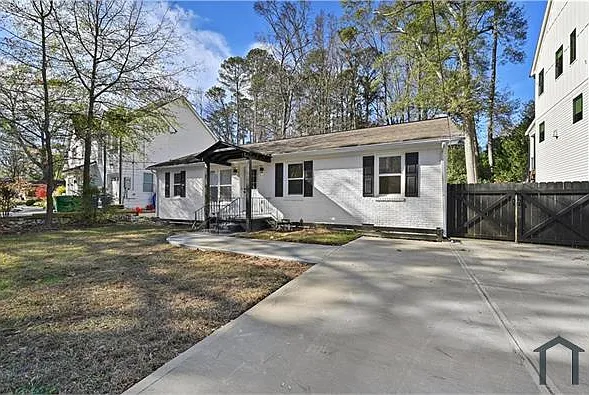 1728 Wayland Cir NE — Photo 1