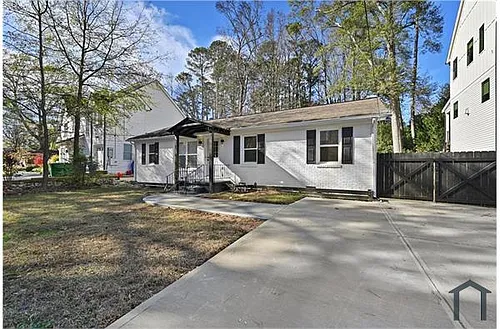 1728 Wayland Cir NE Photo 1