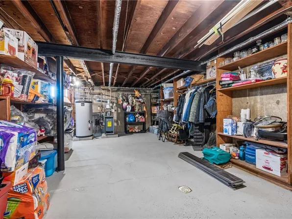 325 College Avenue image 16 of 27