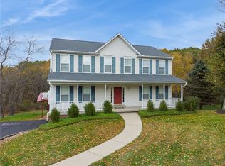 106 Cloverdale Dr, Evans City, PA 16033